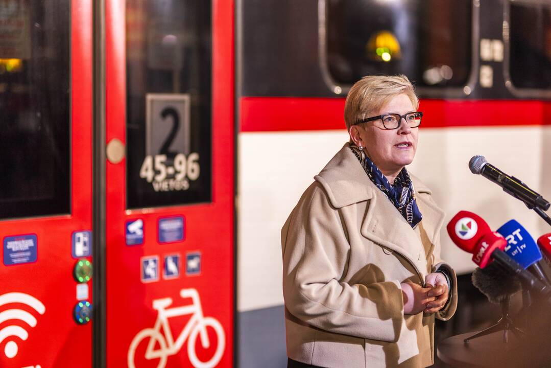 Išvyko pirmasis traukinys iš Vilniaus į Rygą
