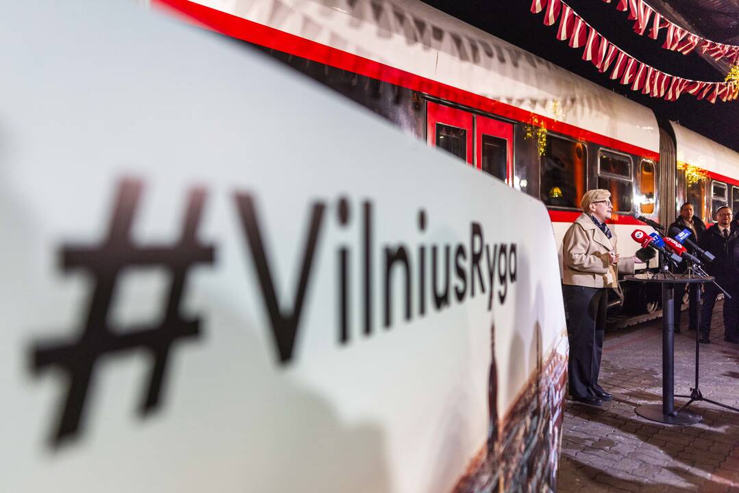 Išvyko pirmasis traukinys iš Vilniaus į Rygą