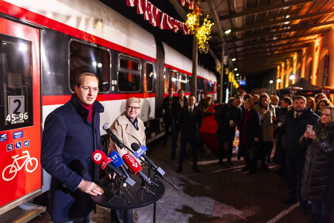 Išvyko pirmasis traukinys iš Vilniaus į Rygą