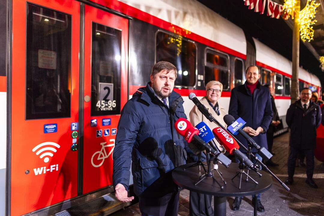 Išvyko pirmasis traukinys iš Vilniaus į Rygą