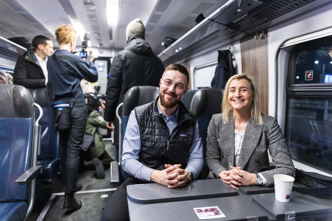 Išvyko pirmasis traukinys iš Vilniaus į Rygą
