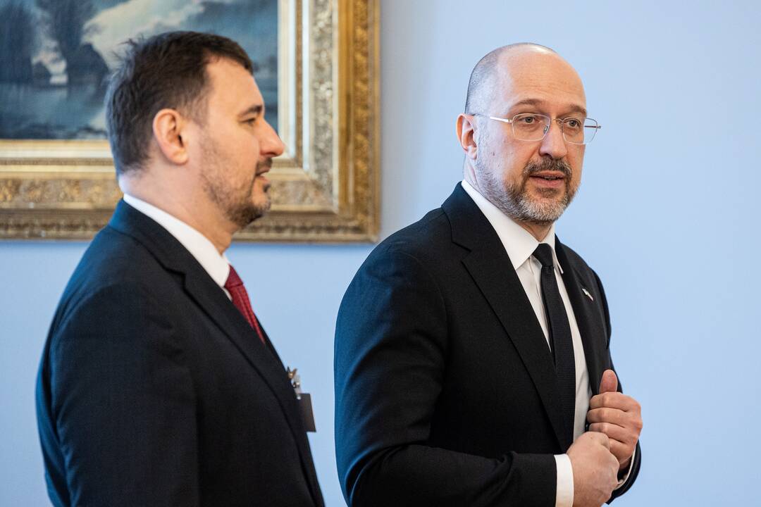 G. Nausėda įteikė Lietuvos valstybės apdovanojimą Ukrainos premjerui