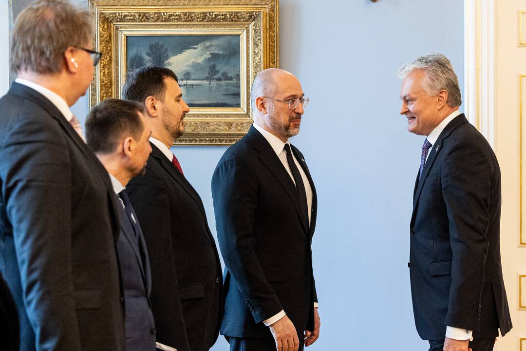 G. Nausėda įteikė Lietuvos valstybės apdovanojimą Ukrainos premjerui
