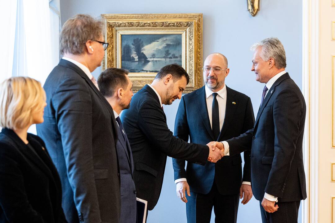 G. Nausėda įteikė Lietuvos valstybės apdovanojimą Ukrainos premjerui