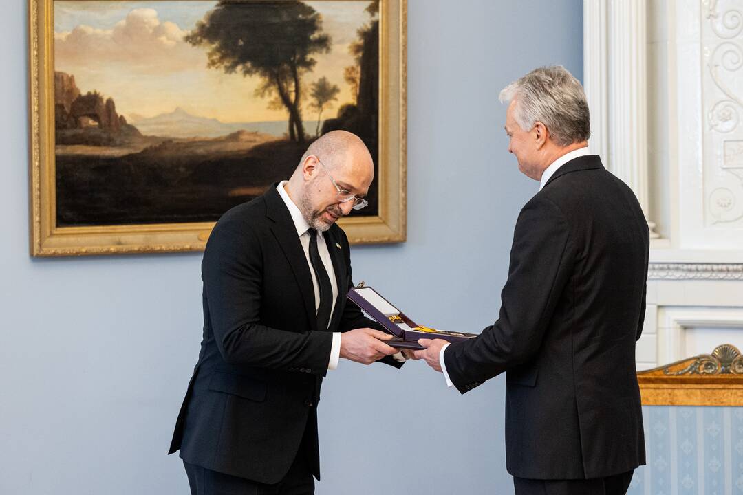 G. Nausėda įteikė Lietuvos valstybės apdovanojimą Ukrainos premjerui