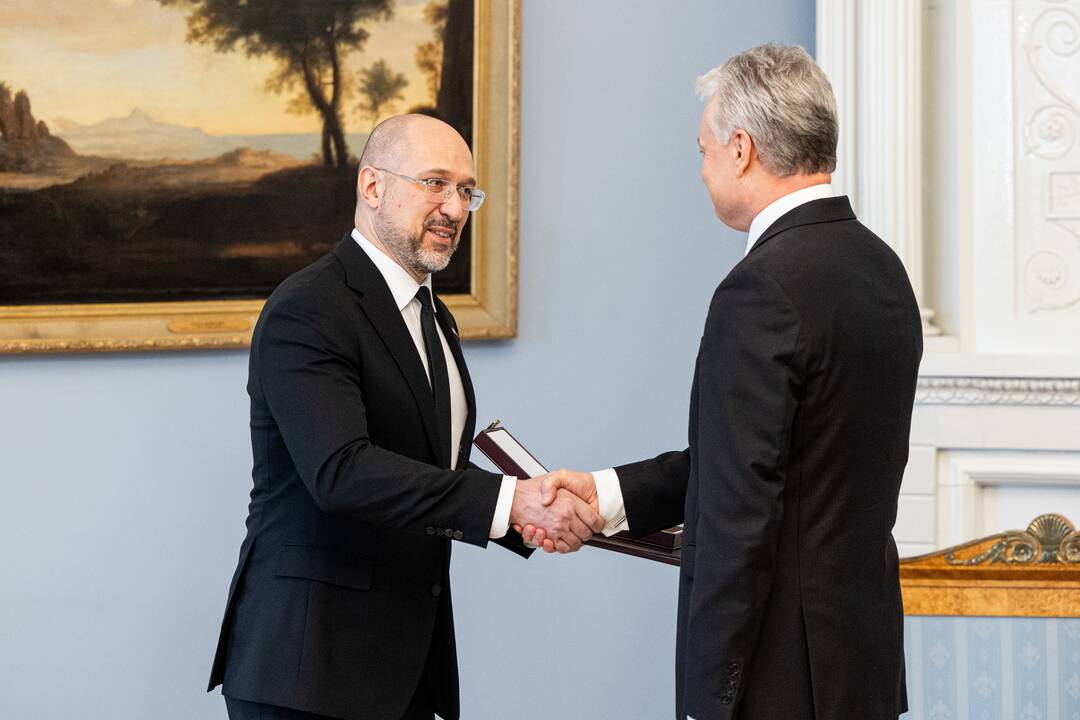 G. Nausėda įteikė Lietuvos valstybės apdovanojimą Ukrainos premjerui