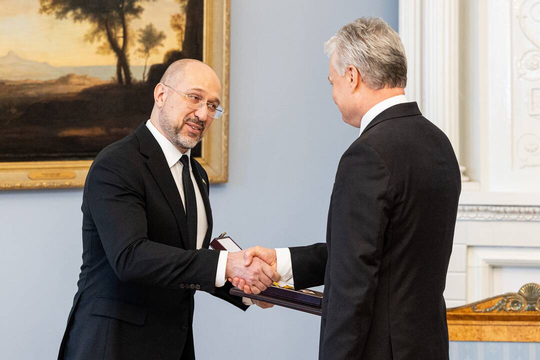 G. Nausėda įteikė Lietuvos valstybės apdovanojimą Ukrainos premjerui