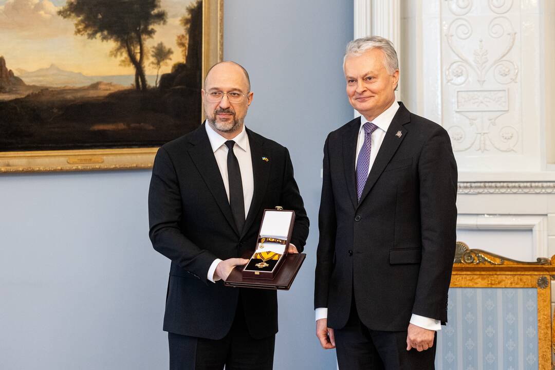 G. Nausėda įteikė Lietuvos valstybės apdovanojimą Ukrainos premjerui