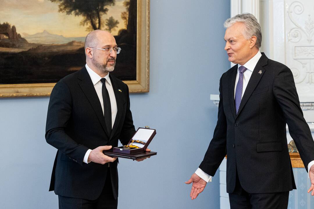 G. Nausėda įteikė Lietuvos valstybės apdovanojimą Ukrainos premjerui