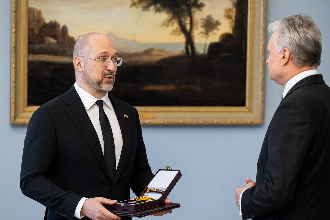 G. Nausėda įteikė Lietuvos valstybės apdovanojimą Ukrainos premjerui