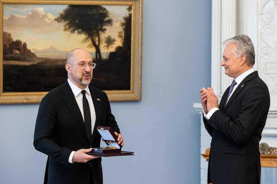 G. Nausėda įteikė Lietuvos valstybės apdovanojimą Ukrainos premjerui