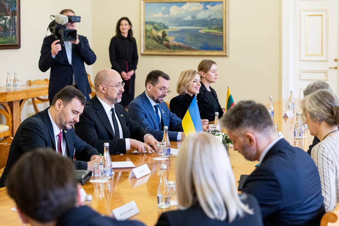 G. Nausėda įteikė Lietuvos valstybės apdovanojimą Ukrainos premjerui