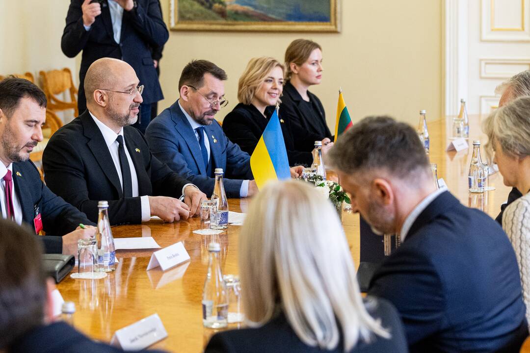 G. Nausėda įteikė Lietuvos valstybės apdovanojimą Ukrainos premjerui