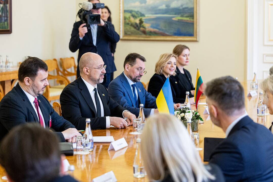 G. Nausėda įteikė Lietuvos valstybės apdovanojimą Ukrainos premjerui