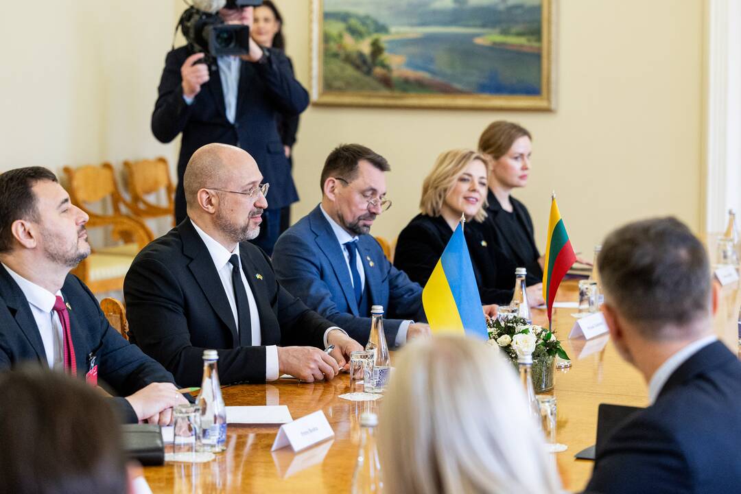 G. Nausėda įteikė Lietuvos valstybės apdovanojimą Ukrainos premjerui