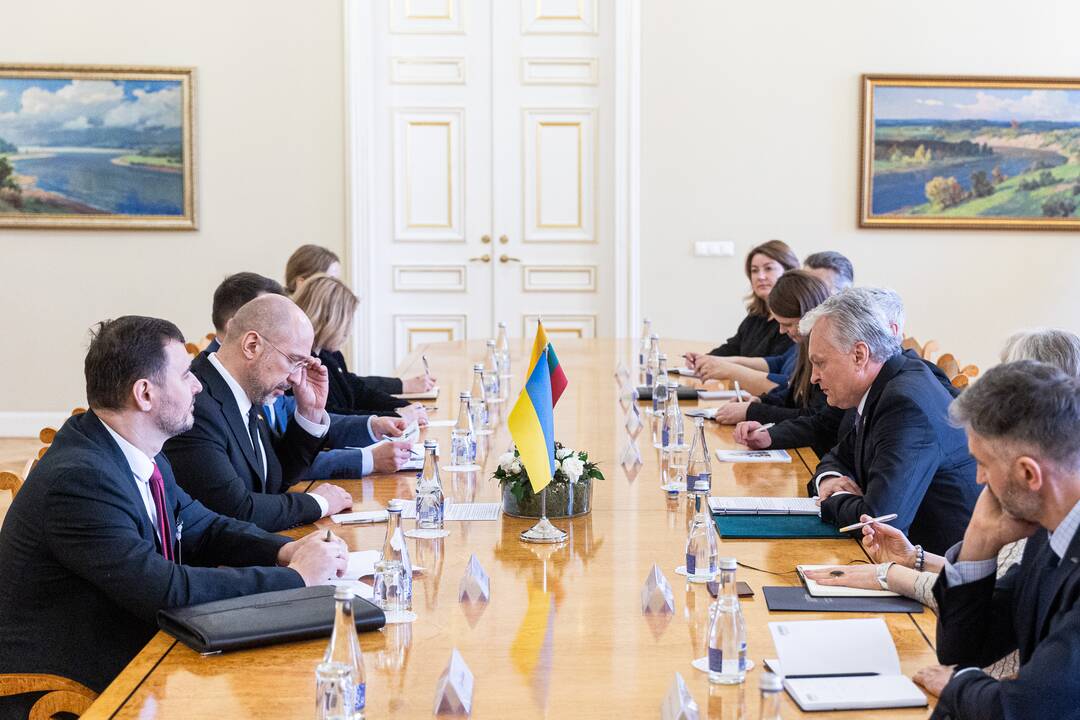 G. Nausėda įteikė Lietuvos valstybės apdovanojimą Ukrainos premjerui