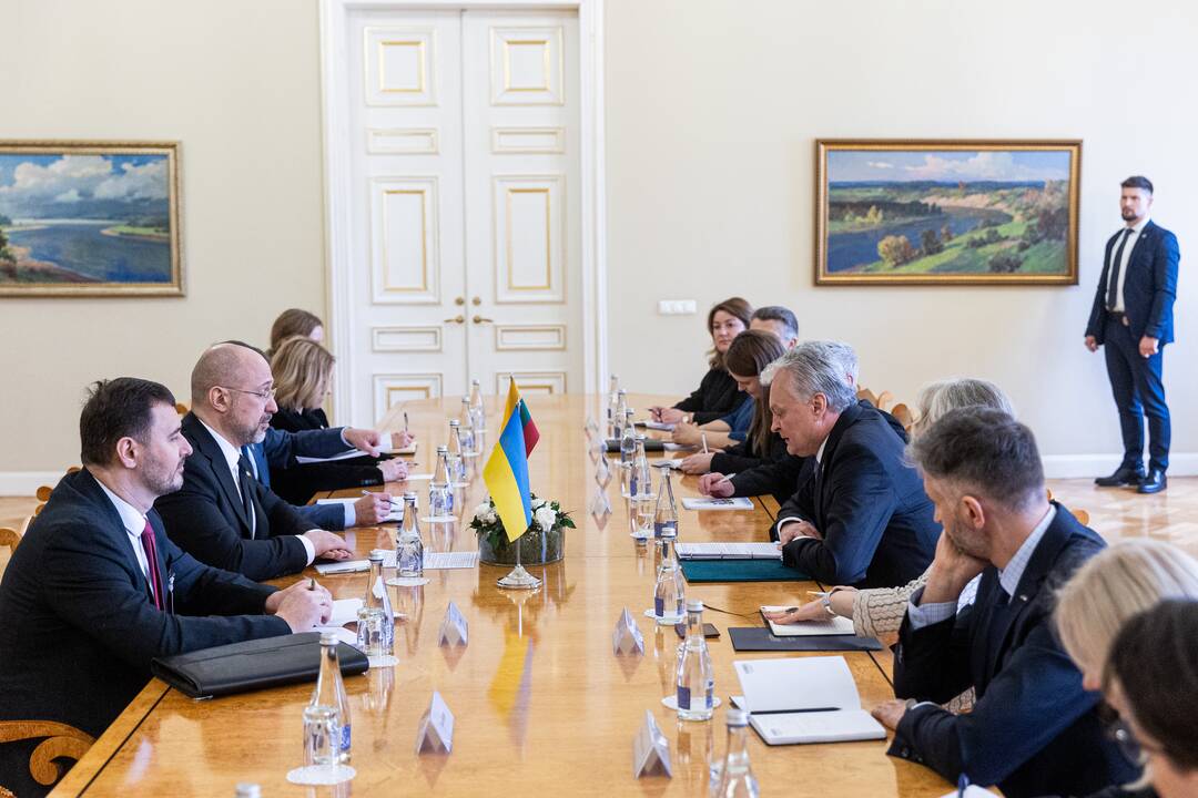 G. Nausėda įteikė Lietuvos valstybės apdovanojimą Ukrainos premjerui