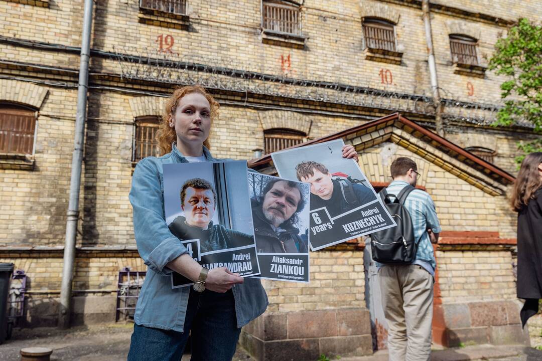 Simboliškai „išlaisvinti“ 35 Baltarusijoje kalintys žurnalistai 