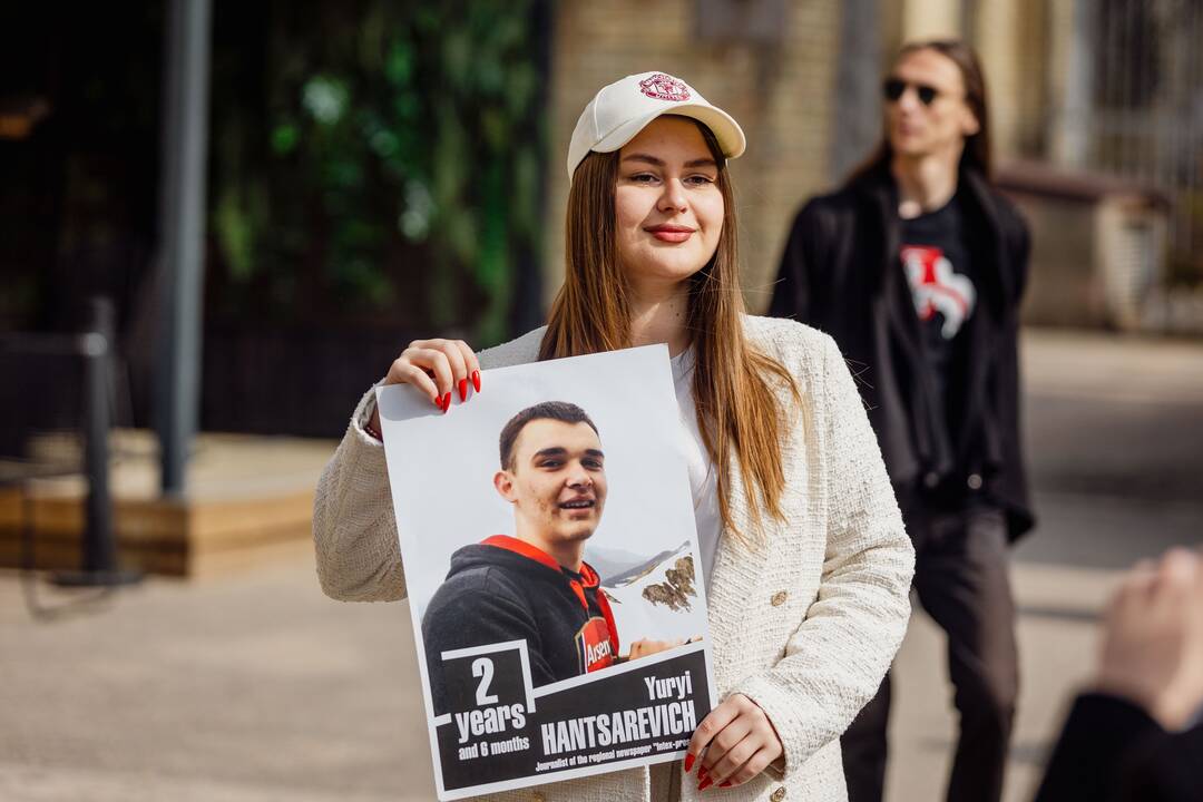 Simboliškai „išlaisvinti“ 35 Baltarusijoje kalintys žurnalistai 
