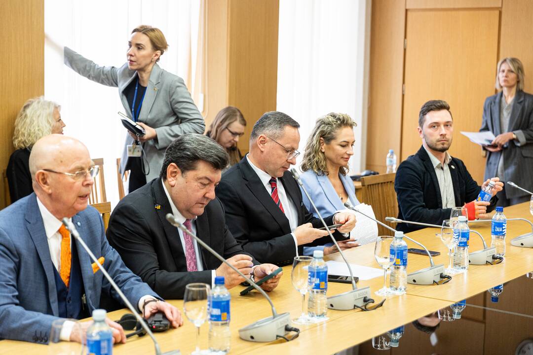 Seimo URK nariai susitiko su „Hamas“ įkaitais laikomų asmenų artimaisiais