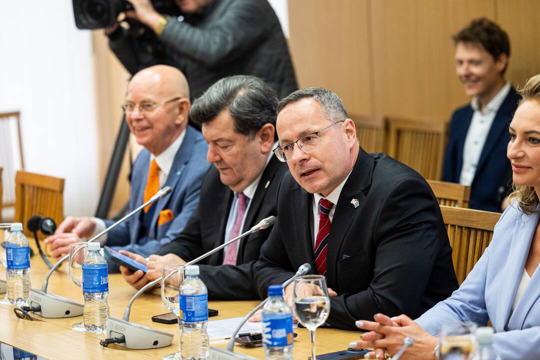 Seimo URK nariai susitiko su „Hamas“ įkaitais laikomų asmenų artimaisiais