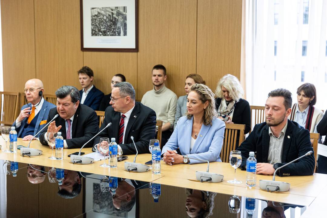 Seimo URK nariai susitiko su „Hamas“ įkaitais laikomų asmenų artimaisiais