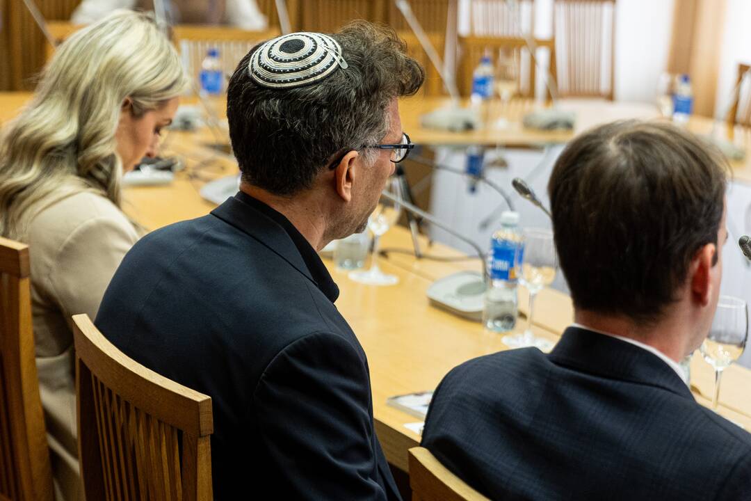 Seimo URK nariai susitiko su „Hamas“ įkaitais laikomų asmenų artimaisiais