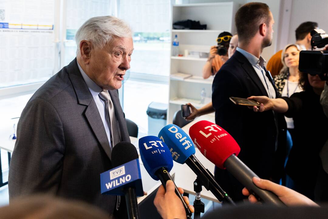 V. Adamkus balsavo išankstiniuose EP rinkimuose