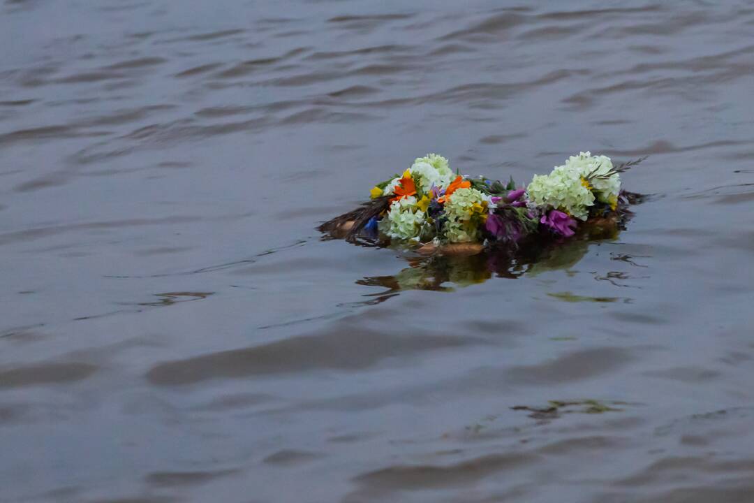 Anglijoje gyvenantys lietuviai šventė Jonines: perduoda tradicijas vaikams