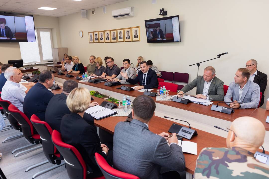 Institucijų atstovų susitikimas aptarti karinių poligonų steigimo su Šilalės bendruomene