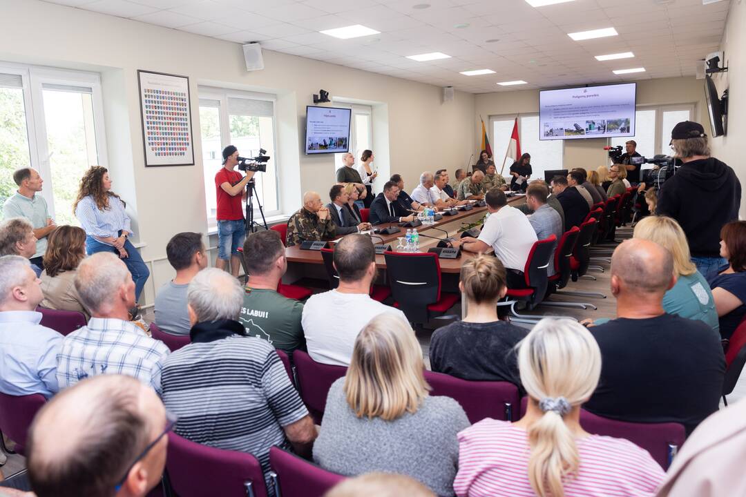 Institucijų atstovų susitikimas aptarti karinių poligonų steigimo su Šilalės bendruomene