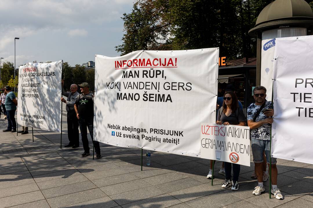 Piketas prieš „Homanit“ gamyklą šalia Vilniaus