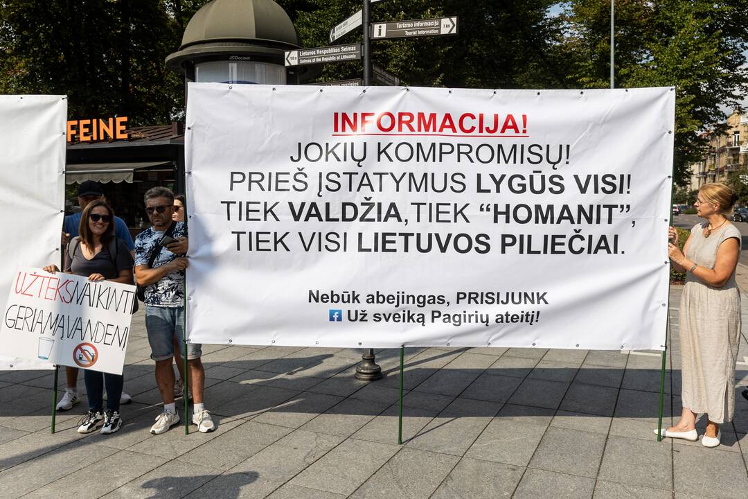 Piketas prieš „Homanit“ gamyklą šalia Vilniaus