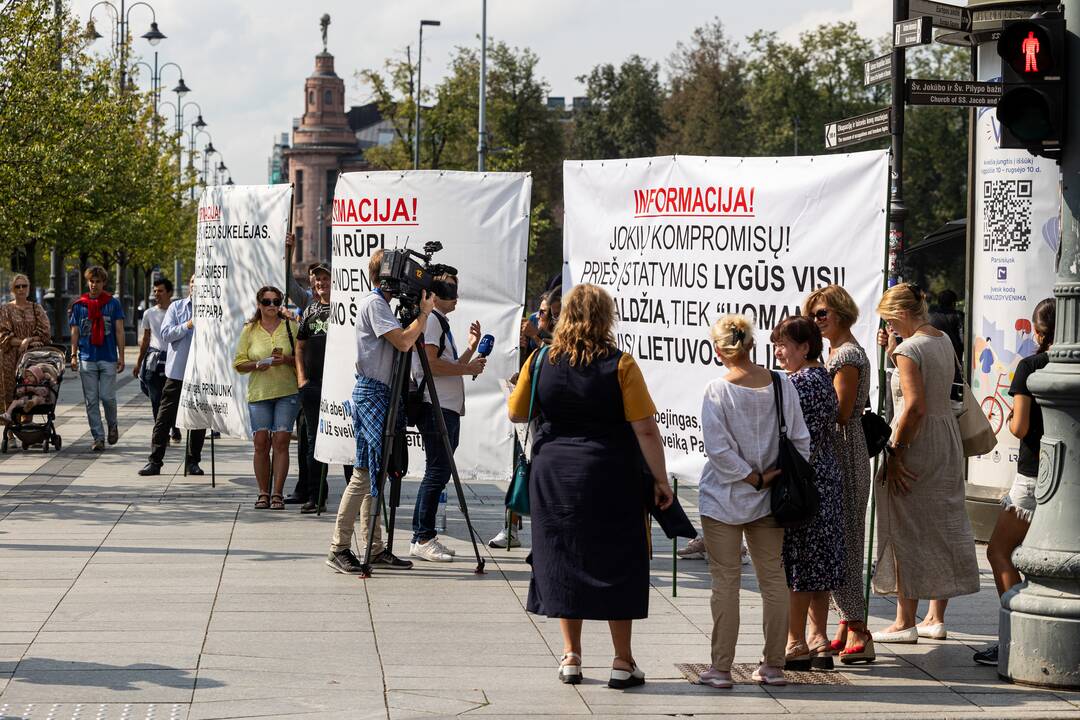 Piketas prieš „Homanit“ gamyklą šalia Vilniaus