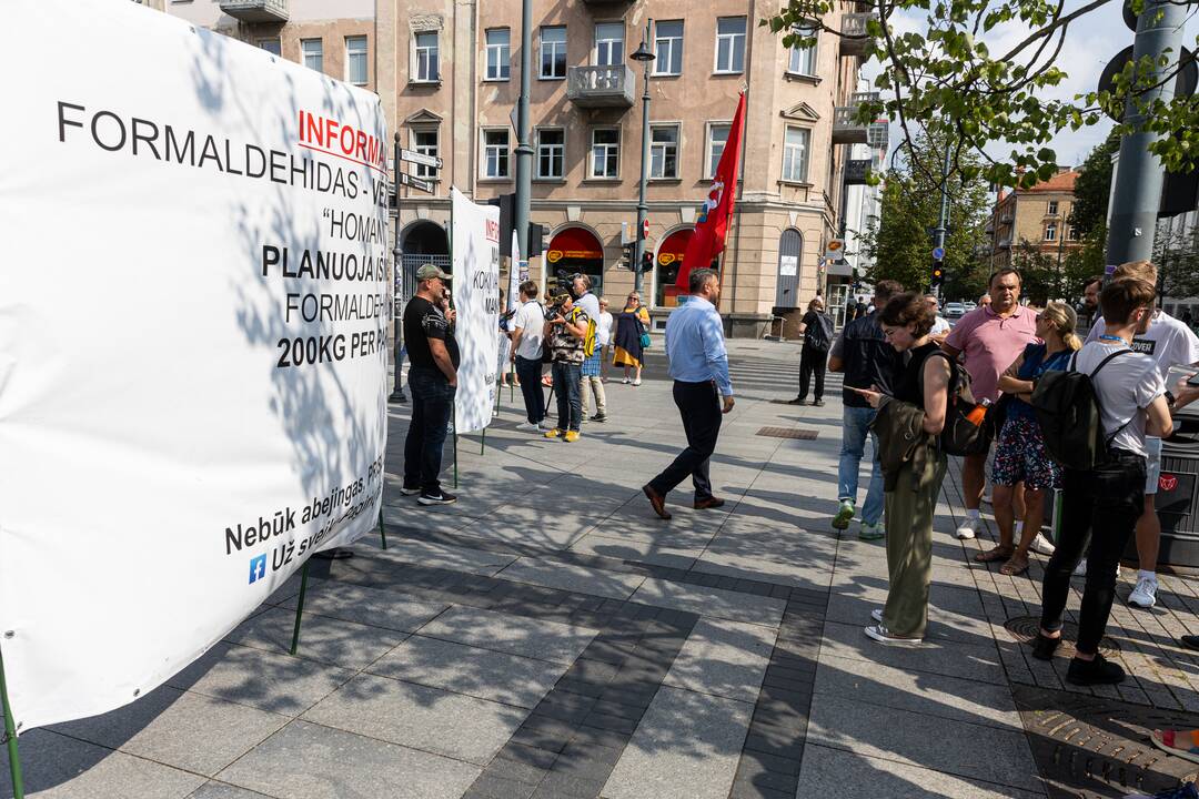 Piketas prieš „Homanit“ gamyklą šalia Vilniaus