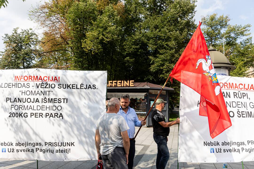 Piketas prieš „Homanit“ gamyklą šalia Vilniaus