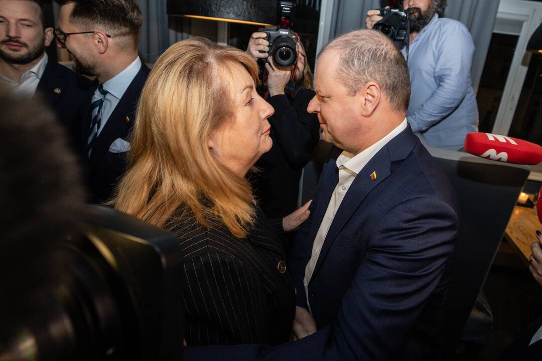 S. Skvernelis atvyko į LSDP štabą susitikti su V. Blinkevičiūte