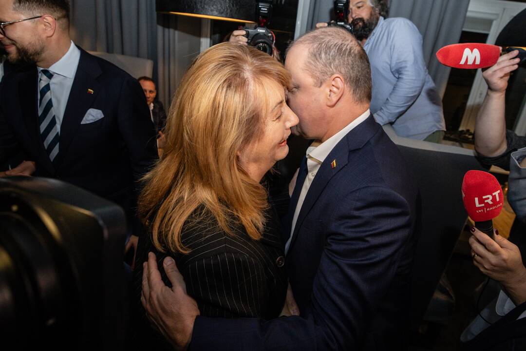 S. Skvernelis atvyko į LSDP štabą susitikti su V. Blinkevičiūte
