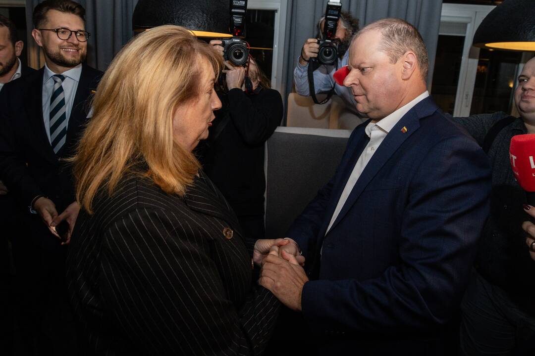 S. Skvernelis atvyko į LSDP štabą susitikti su V. Blinkevičiūte