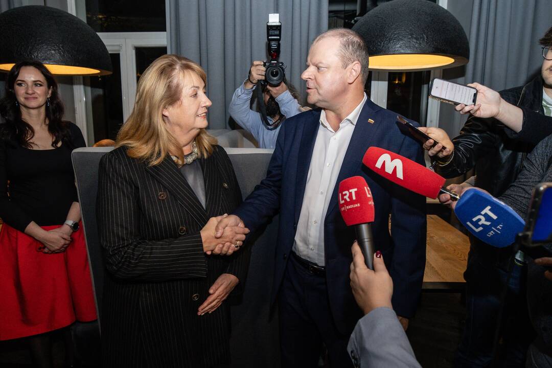 S. Skvernelis atvyko į LSDP štabą susitikti su V. Blinkevičiūte