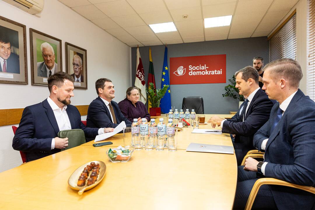 Susitiko socialdemokratų partijos ir „Nemuno aušros“ atstovai