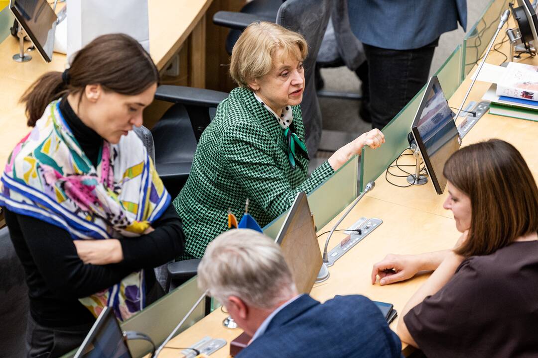 Tryliktasis Lietuvos Respublikos Seimas susirinko į paskutinį posėdį