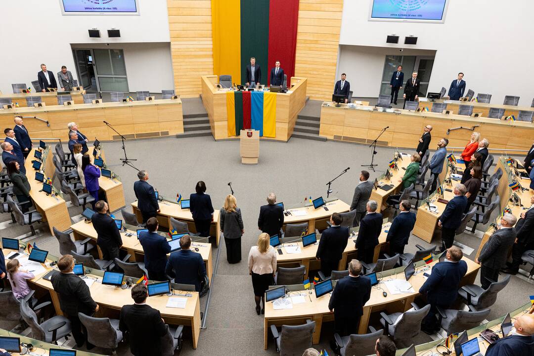 Tryliktasis Lietuvos Respublikos Seimas susirinko į paskutinį posėdį