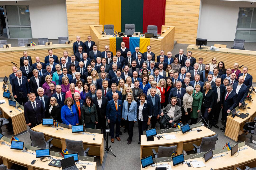 Tryliktasis Lietuvos Respublikos Seimas susirinko į paskutinį posėdį