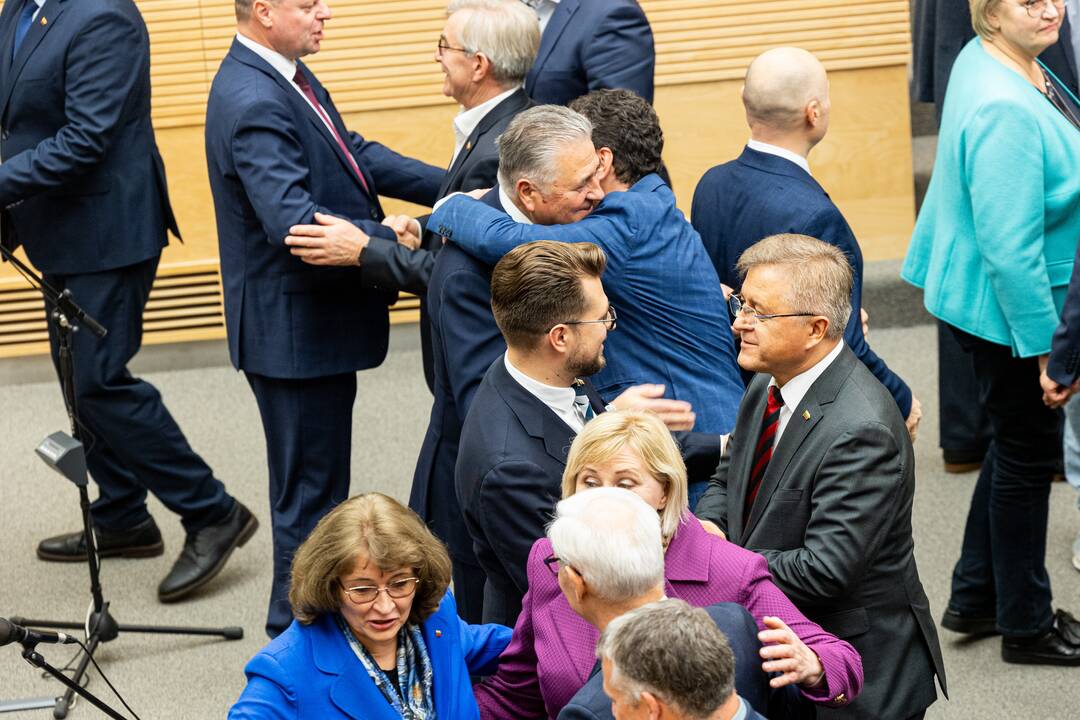 Tryliktasis Lietuvos Respublikos Seimas susirinko į paskutinį posėdį