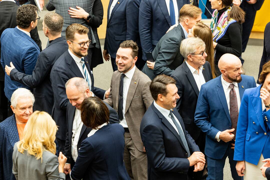 Tryliktasis Lietuvos Respublikos Seimas susirinko į paskutinį posėdį