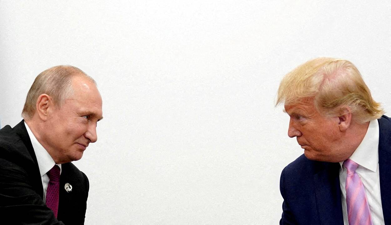 Vladimiras Putinas (kairėje) ir Donaldas Trumpas