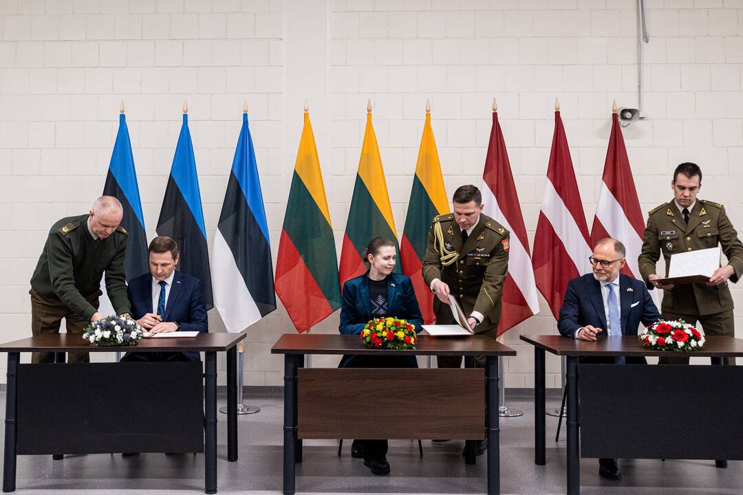 Trijų Baltijos valstybių gynybos ministrų susitikimas ir komunikato pasirašymas