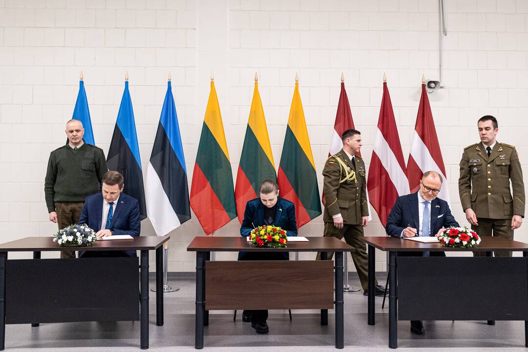 Trijų Baltijos valstybių gynybos ministrų susitikimas ir komunikato pasirašymas