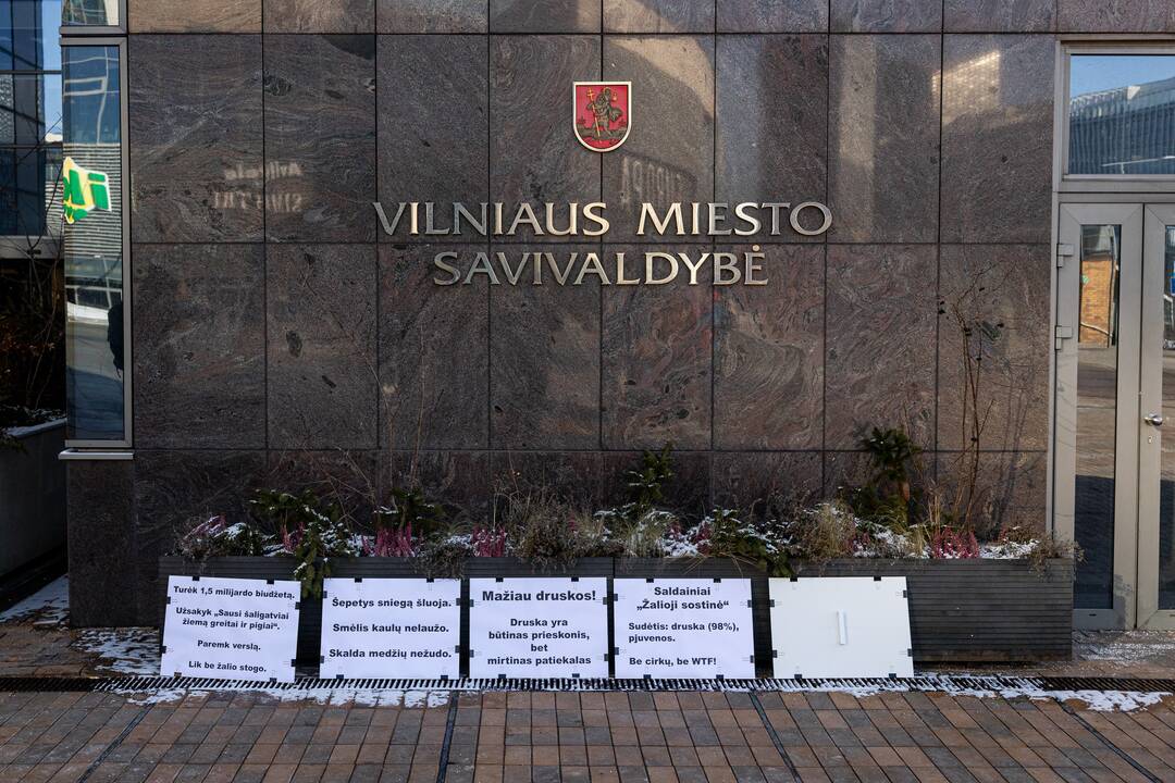 Protestas dėl perteklinio druskos naudojimo prižiūrint gatves